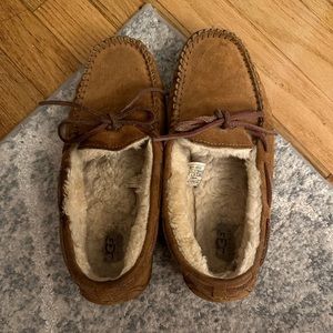 Women’s UGG Moccasin Size 8